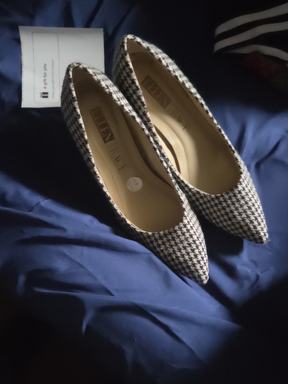 Ellen Tracy Black & White Houndstooth Pointed-Toe Pumps